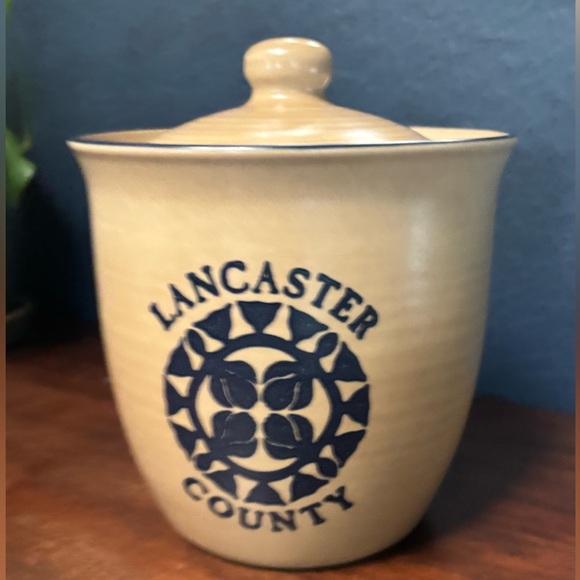 Pfaltzgraff Other - Pfaltzgraff “Lancaster County” Stonware Jar with Lid RARE